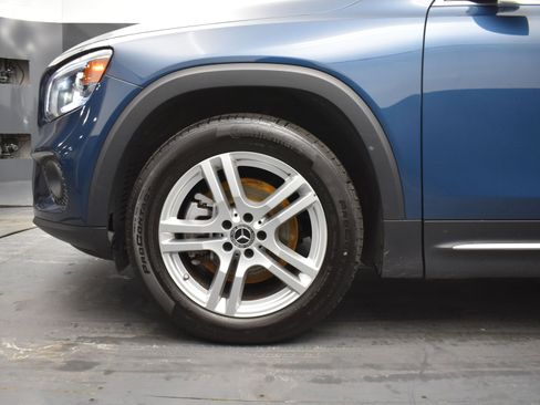 Used 2022 Mercedes-Benz GLB 250 4MATIC w/ Premium Package Lite image 17