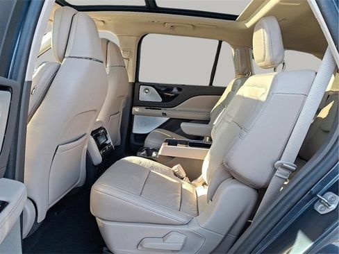 Used 2021 Lincoln Aviator Reserve w/ Equipment Group 202A image 8