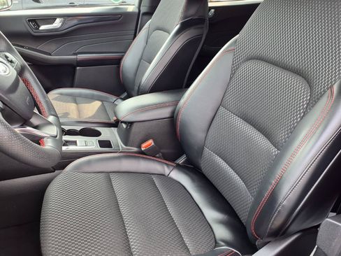 Used 2024 Ford Escape ST-Line w/ Tech Pack #1 AWD/4WD image 3