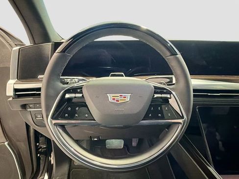 Used 2025 Cadillac Escalade ESV Premium Luxury image 11