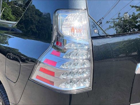 Used 2023 Lexus GX 460 Premium image 34