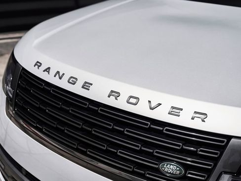 Used 2025 Land Rover Range Rover Long Wheelbase SE AWD/4WD image 7
