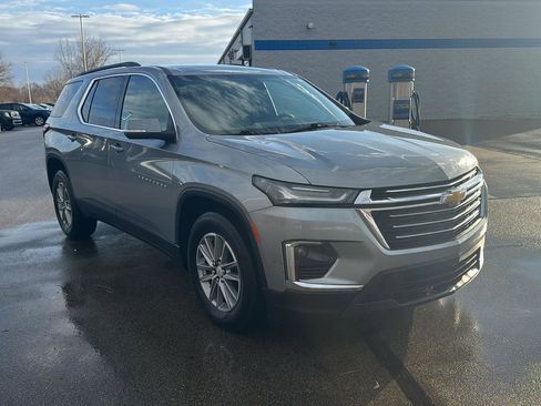 Used 2023 Chevrolet Traverse LT image 8