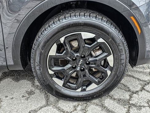 Used 2024 Kia Sorento S image 9