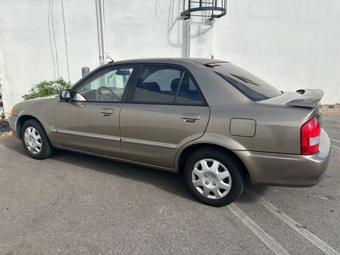 Used 2000 MAZDA Protege DX image 11