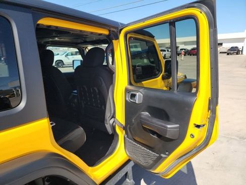 Used 2021 Jeep Wrangler Unlimited Rubicon AWD/4WD image 26