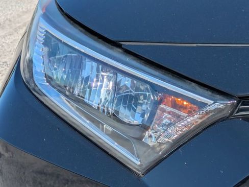 Used 2020 Toyota RAV4 XLE Premium FWD image 10