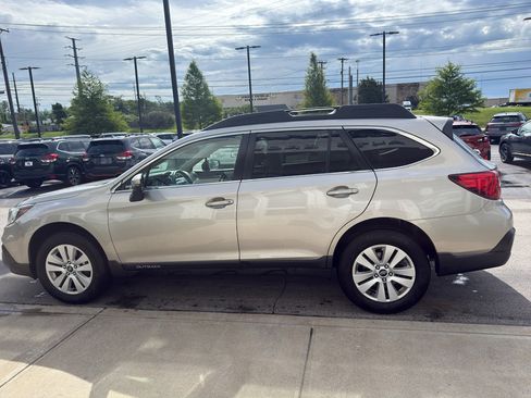 Used 2019 Subaru Outback 2.5i Premium AWD/4WD image 6