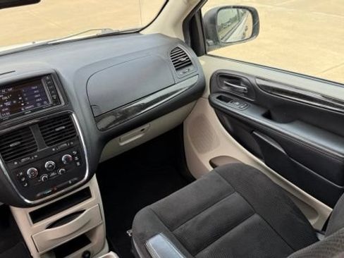 Used 2019 Dodge Grand Caravan SE w/ UConnect Hands-Free Group FWD image 31