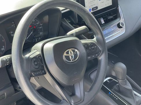 Used 2025 Toyota Corolla LE image 9