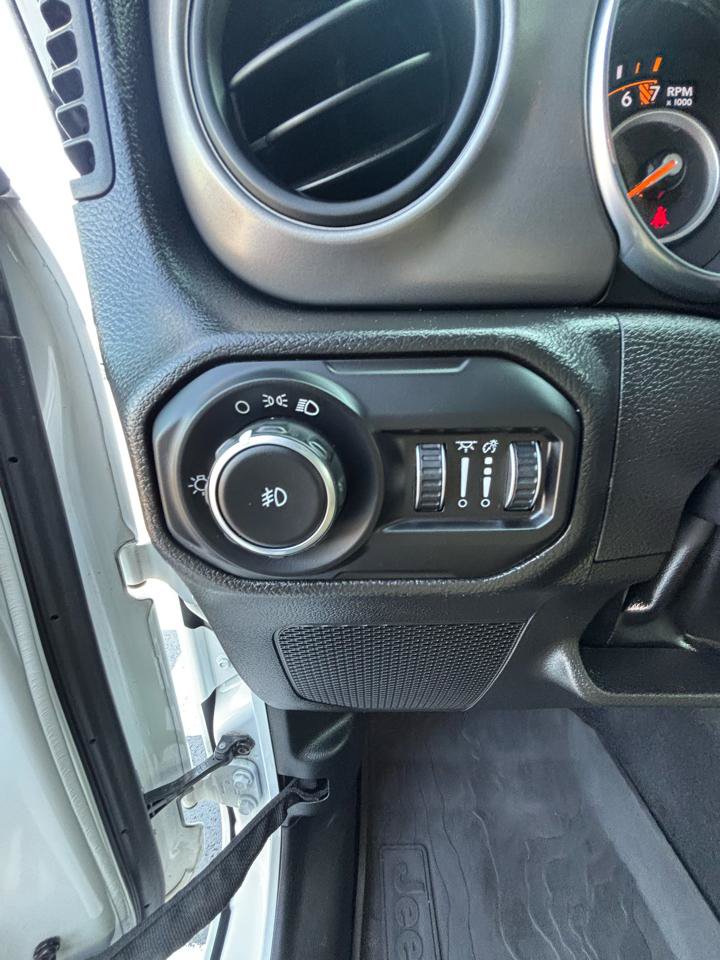 Used 2022 Jeep Wrangler Sport AWD/4WD image 11