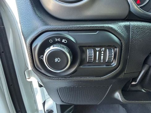 Used 2022 Jeep Wrangler Sport AWD/4WD image 11