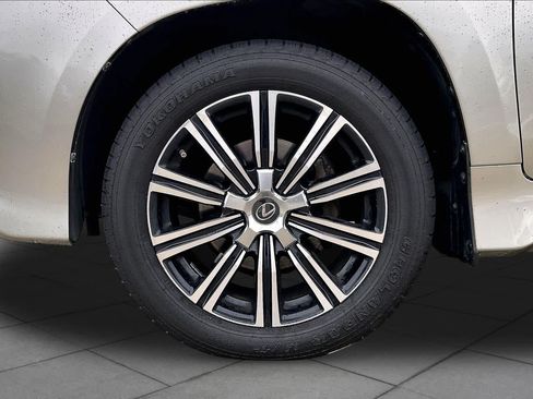 Used 2019 Lexus LX 570 4WD w/ Luxury Package image 9