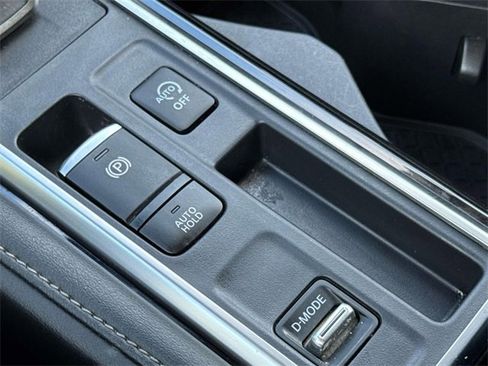 Certified 2024 Nissan Pathfinder SL image 17