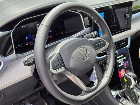 New 2026 Volkswagen Taos SE FWD image 11