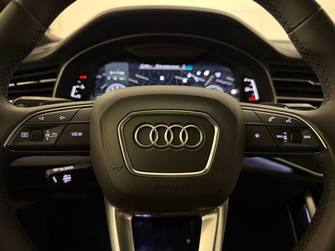 Used 2022 Audi Q7 3.0T Premium AWD/4WD image 11