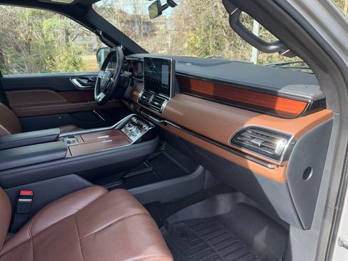 Used 2022 Lincoln Navigator Reserve image 22