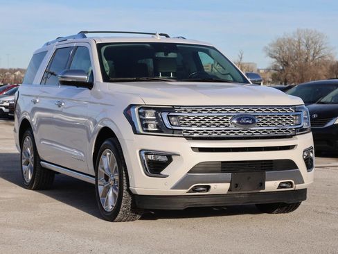 Used 2019 Ford Expedition Platinum image 4