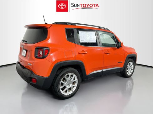 Used 2021 Jeep Renegade Latitude FWD image 4
