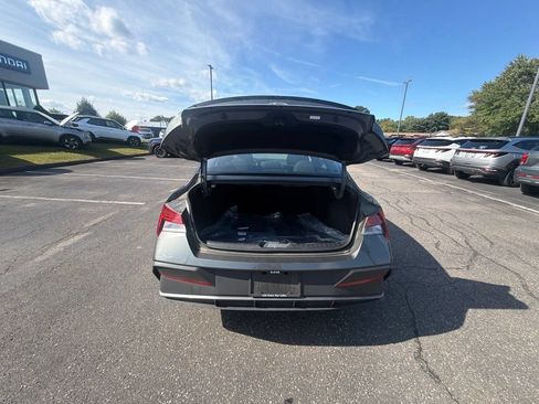 Used 2025 Hyundai Elantra SEL w/ Cargo Package FWD image 24