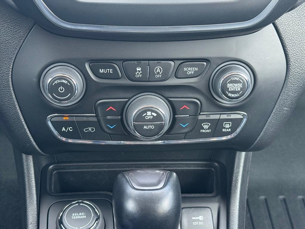 Used 2023 Jeep Cherokee Altitude Lux AWD/4WD image 15