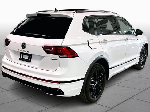 Used 2022 Volkswagen Tiguan SE R-Line image 12