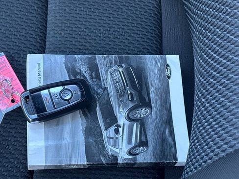 Used 2022 Ford Explorer XLT image 9