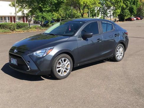 Used 2018 Toyota Yaris iA FWD image 1