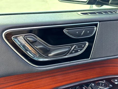 Used 2024 Lincoln Navigator Reserve image 16