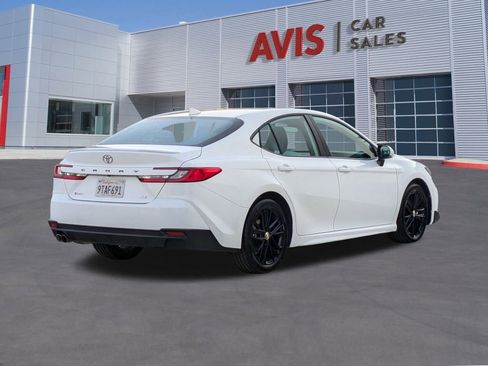 Used 2025 Toyota Camry SE image 6