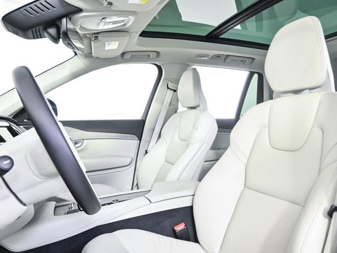 Certified 2025 Volvo XC90 T8 Plus w/ Protection Package Premier AWD/4WD image 5