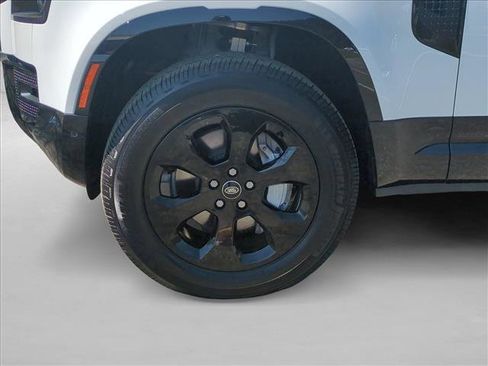 Used 2023 Land Rover Defender 110 X-Dynamic SE image 21