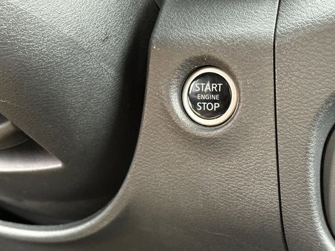 Used 2022 Nissan Frontier SV image 21