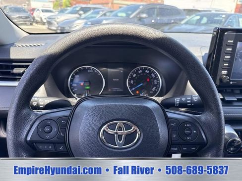 Used 2020 Toyota RAV4 LE AWD/4WD image 28