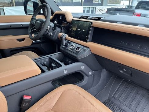 Used 2023 Land Rover Defender 110 V8 image 9