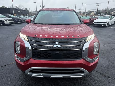 Used 2023 Mitsubishi Outlander SE image 2