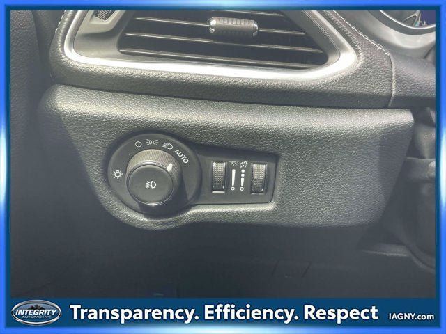 Used 2025 Chrysler Pacifica Limited FWD image 21