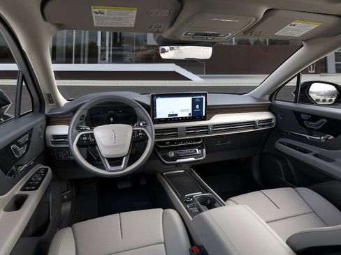 New 2025 Lincoln Corsair Grand Touring w/ Equipment Group 302A AWD/4WD image 9