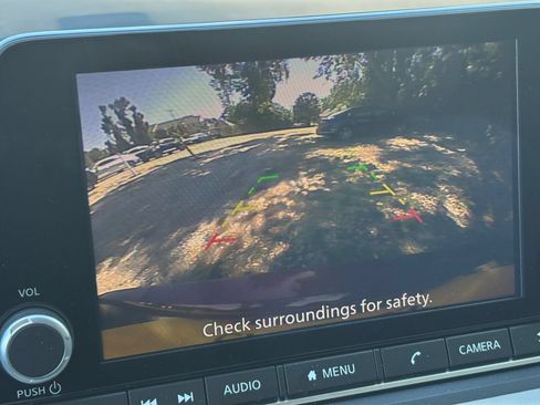 Used 2025 Nissan Rogue SV FWD image 25