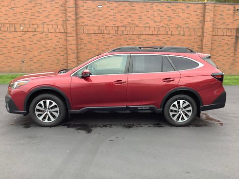 Used 2022 Subaru Outback Premium image 6