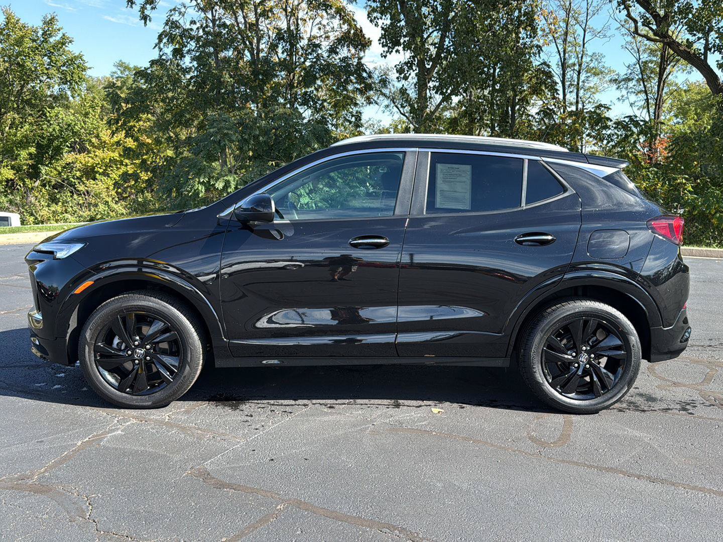 Used 2024 Buick Encore GX Sport Touring AWD/4WD image 2