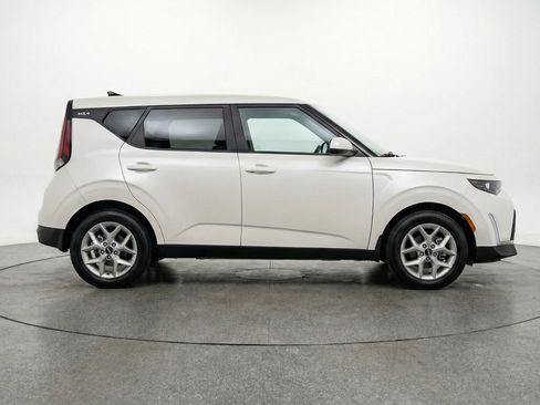 Used 2025 Kia Soul LX w/ LX Technology Package image 11