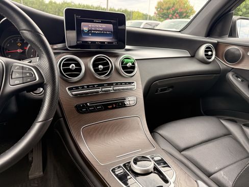 Used 2019 Mercedes-Benz GLC 300 4MATIC image 24