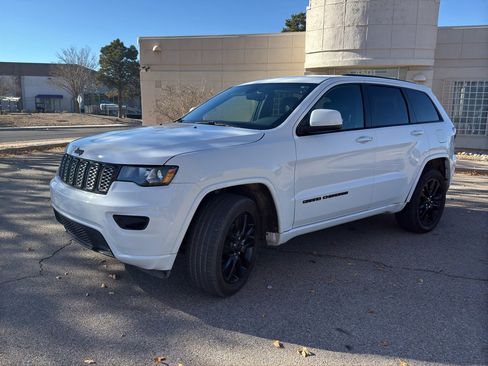 Used 2019 Jeep Grand Cherokee Altitude image 1