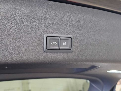 Used 2023 Audi e-tron Premium Plus w/ Premium Plus Package AWD/4WD image 17