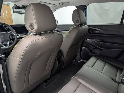 New 2026 Chevrolet Trax ACTIV w/ Sunroof Package FWD image 14