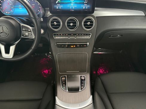 Used 2022 Mercedes-Benz GLC 300 SUV image 11