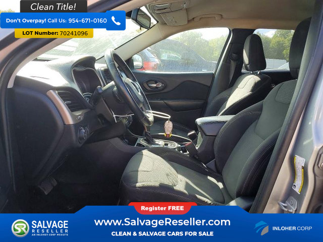 Used 2015 Jeep Cherokee Latitude w/ Cold Weather Group FWD image 9