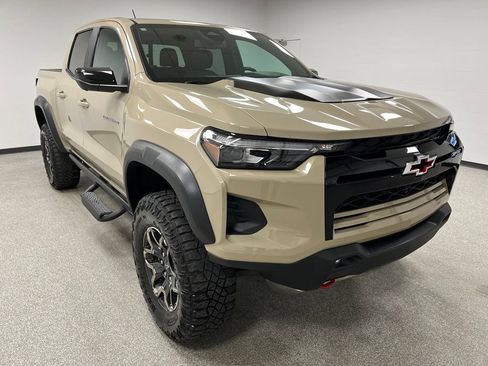 Used 2023 Chevrolet Colorado ZR2 w/ ZR2 Convenience Package III AWD/4WD image 2