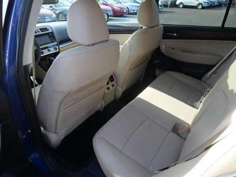 Used 2017 Subaru Outback 2.5i Limited image 19